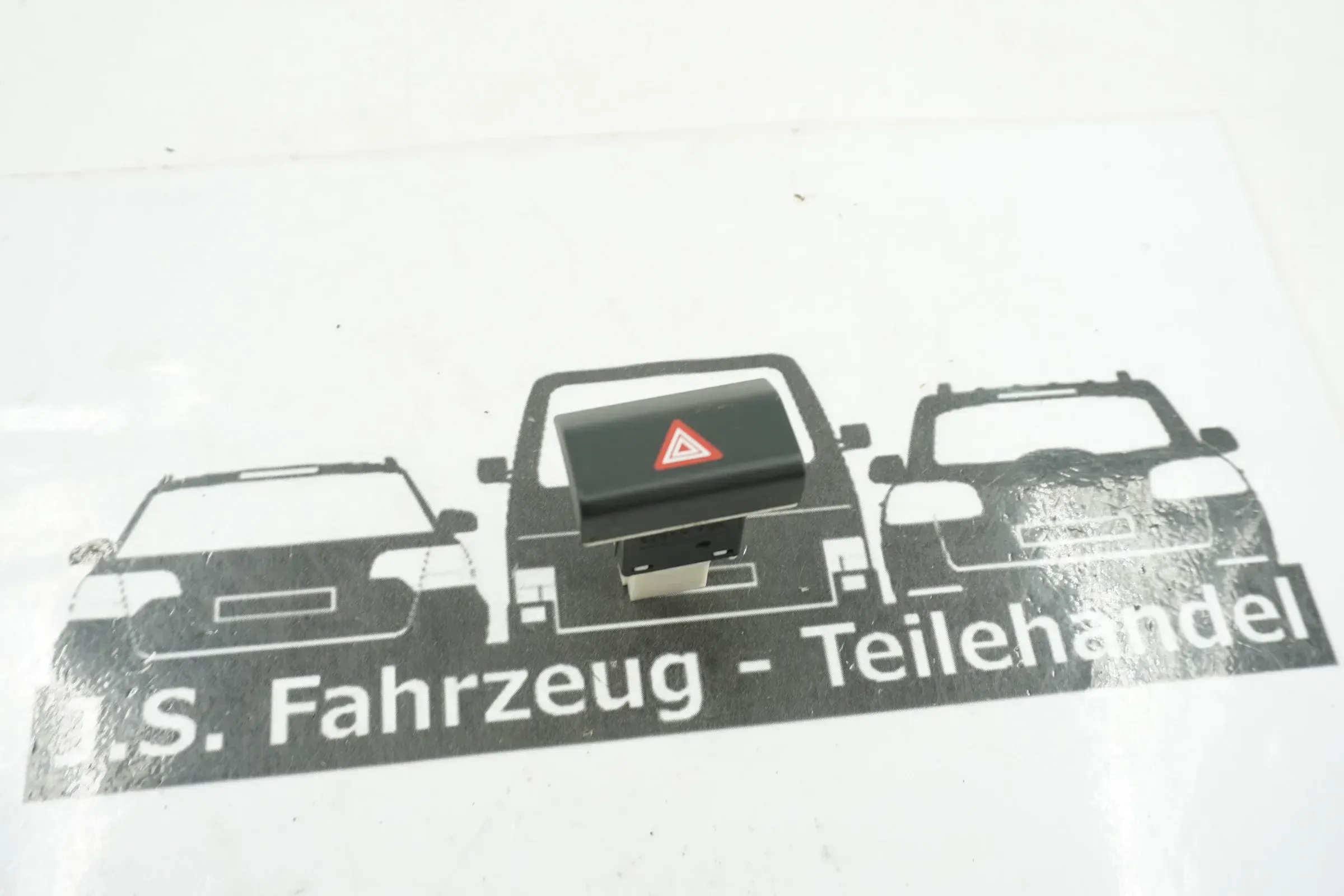 Skoda Superb 3T Warnblinkschalter Schalter Warnblinker Blinkrelais 3T0953235D - Bild 1