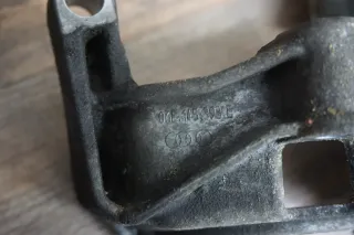 Audi A8 S8 4H A6 4F A5 Halter Träger Servopumpe Flügelpumpe Lenkpumpe 06E145393 - Bild 6