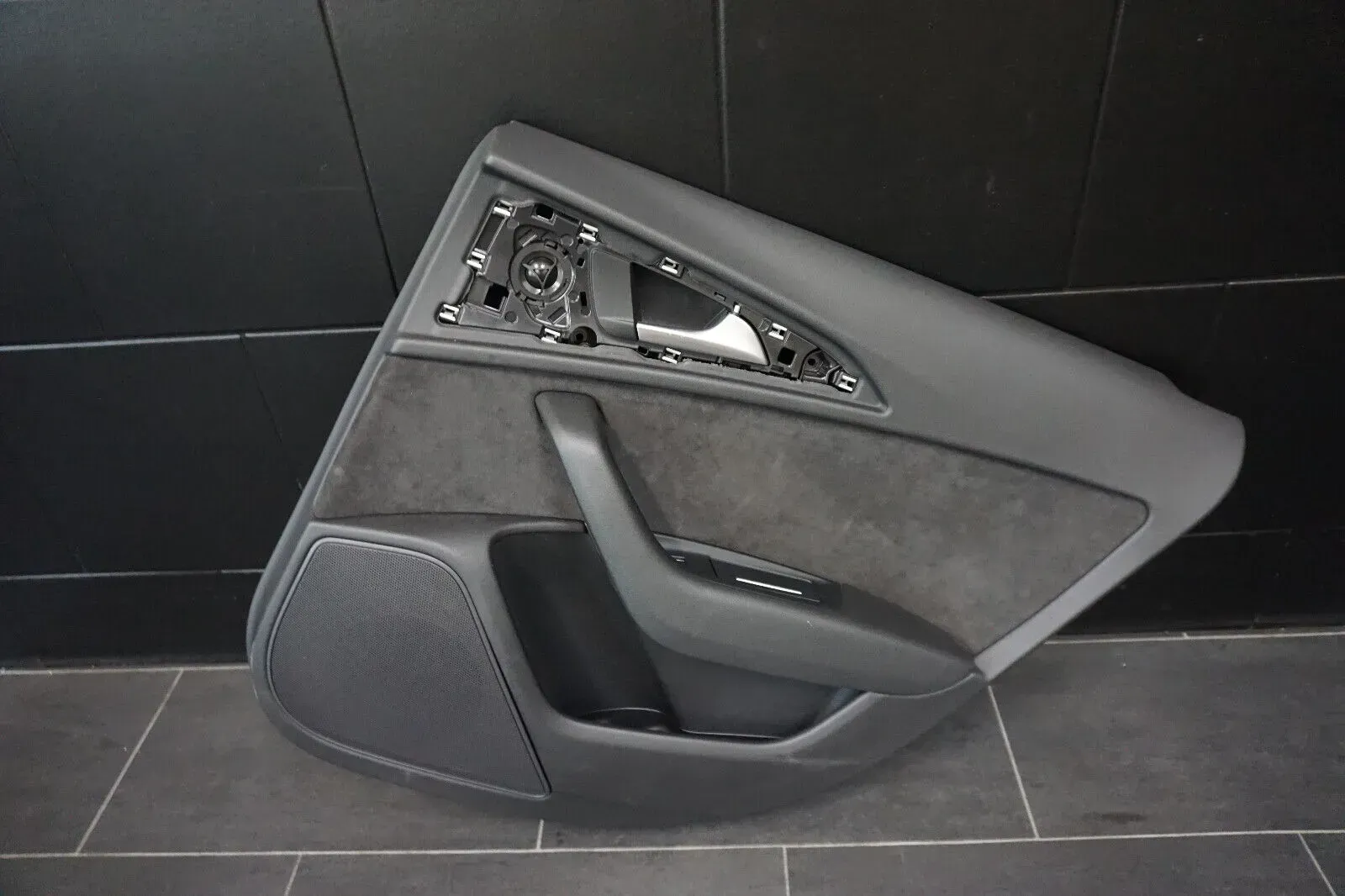 Audi A6 4G S-Line Türverkleidung hinten Rechts Alcantara Beifahrer 4G0867022A - Bild 1