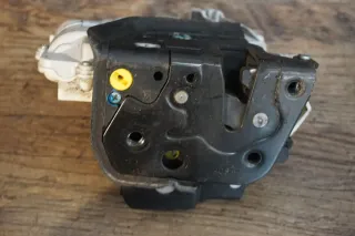 Audi A3 8P A6 4F C6 A8 D3 R8 42 Türschloss Rechtslenker Beifahrerseite 4F2837015 - Bild 4