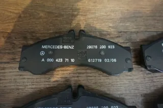 OE MB Bremsbeläge Vorne Hinten Links Rechts Satz Pad a0004237110 - Bild 4