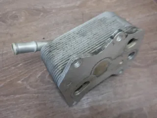 Original Audi VW Skoda Seat 2,0 ltr Ölkühler 06D117021C A3 TT Golf 5 6 Passat B6 - Bild 3