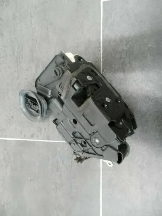 VW Golf 6 Polo 6R Skoda Rapid Yeti Türschloss Hinten Rechts 5K4839016H - Bild 2