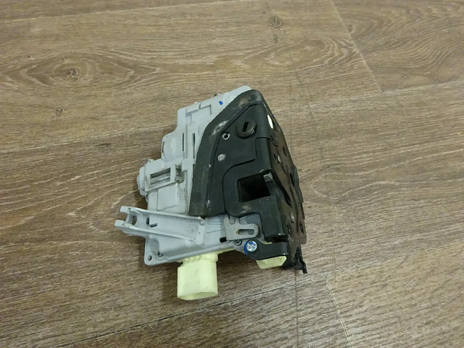VW Passat 3C B6 Schloss Türschloss Hinten Rechts 3C4839016A - Bild 1