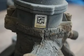 Audi A4 8K Avant Bremssattel TRW Stellmotor hinten Links 32335478E - Bild 6