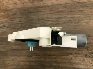 Audi A5 8T A4 8K A6 4B Fensterherbermotor Fensterber Motor  rechts 8K0959802B - Bild 3