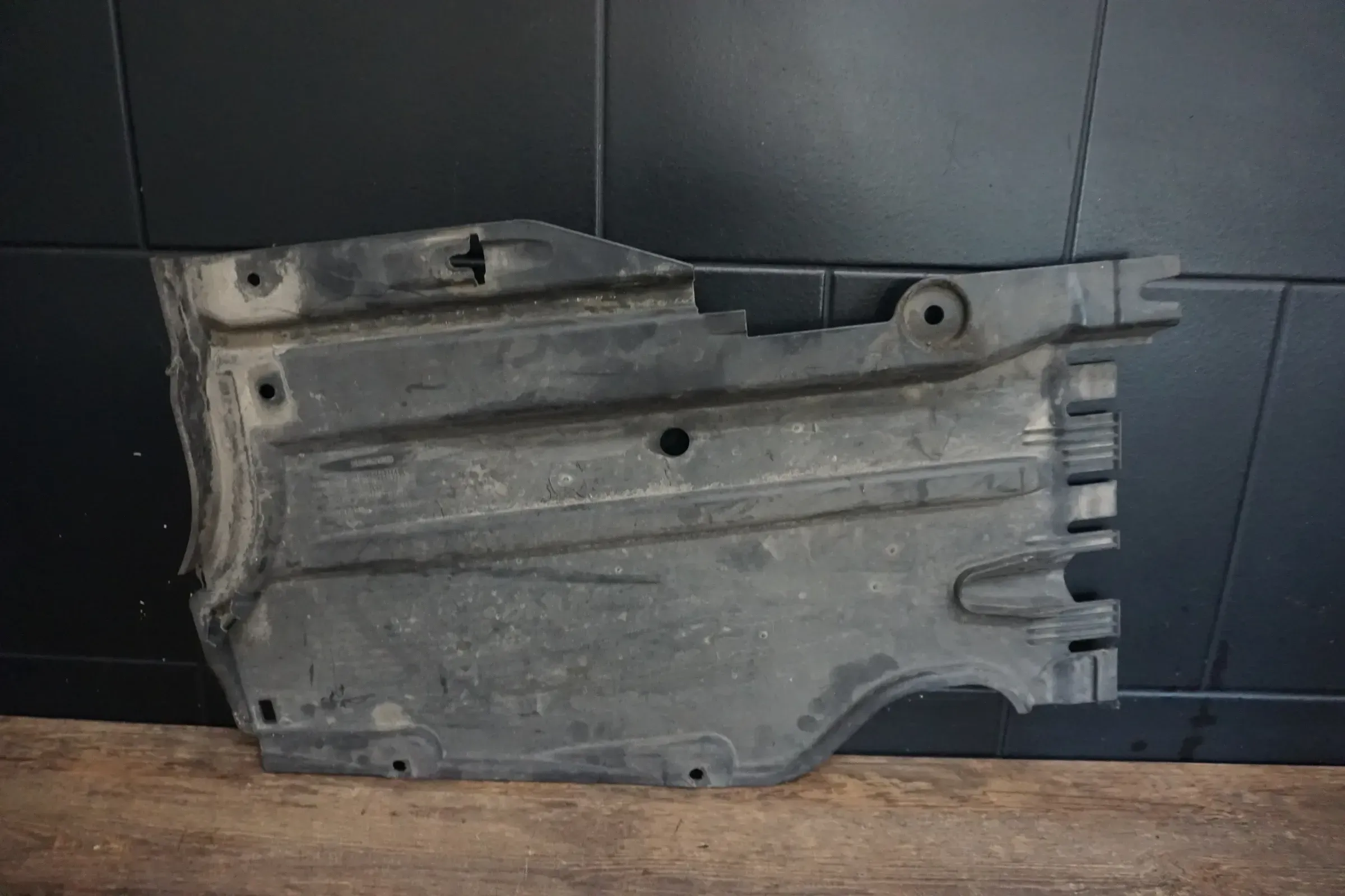 Original AUDI A4 allroad quattro Unterbodenverkleidung Links 8K9825215 - Bild 1