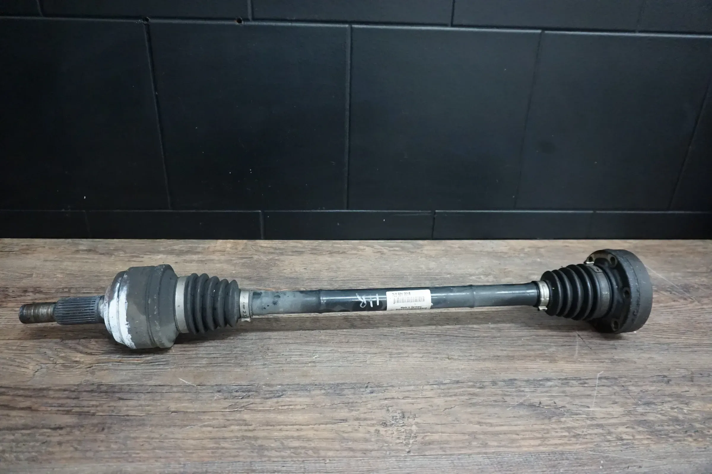 VW Touareg 7L Antriebswelle Gelenkwelle Welle Antrieb hinten rechts 7L0501201B - Bild 1
