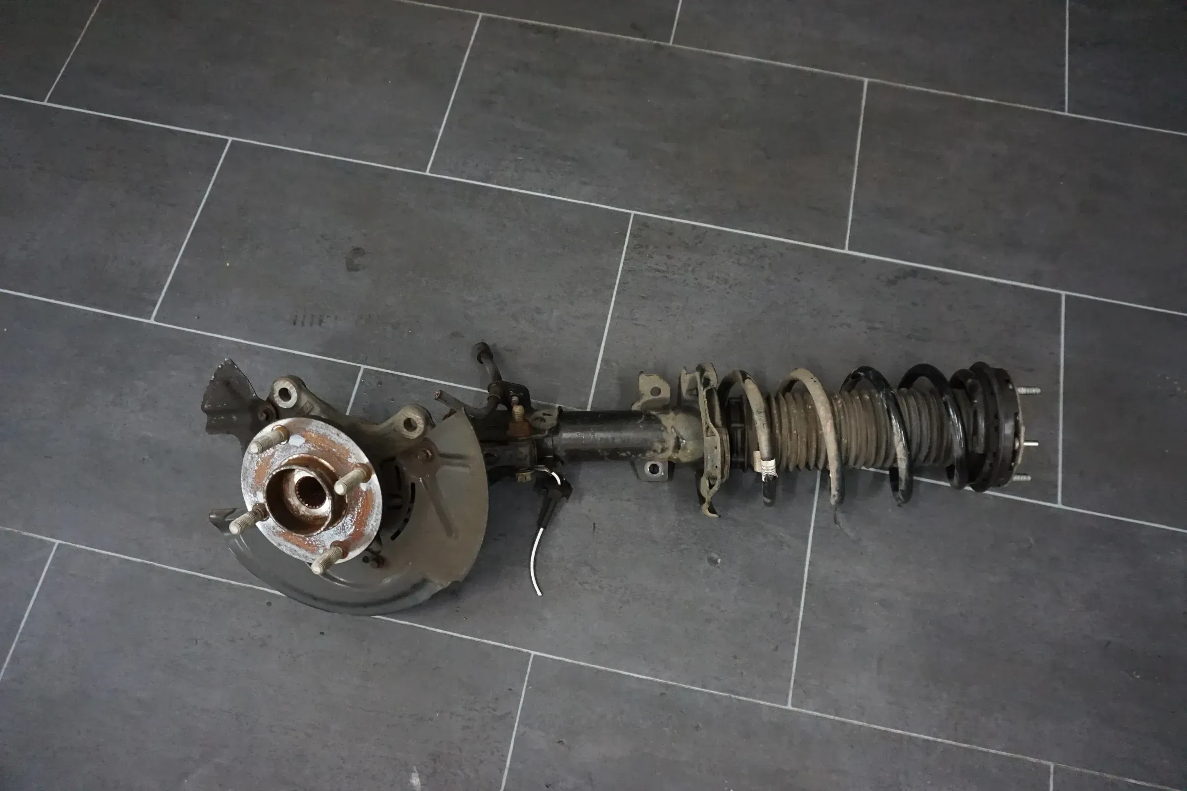 K1BY18K001BC Stoßdämpfer Vorne Links FORD Fiesta VII MK8 St 1.5 B 12V - Bild 1