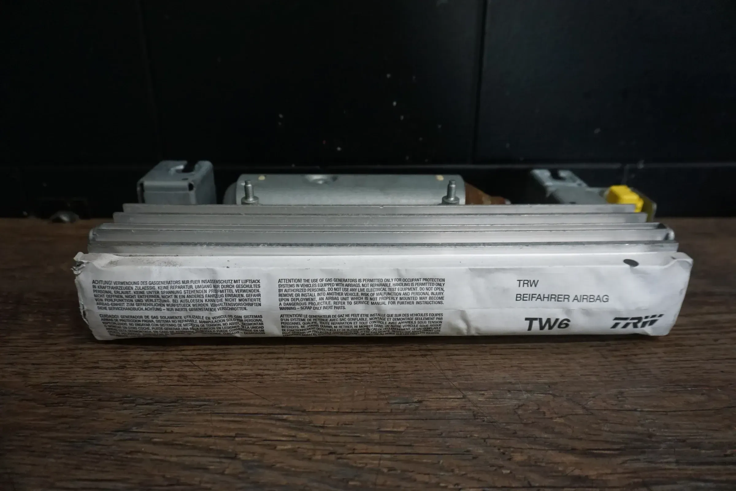 VW T5 Halterung mit integriertem Beifahrer rechts 7H1880200B Knallkörper - Bild 1