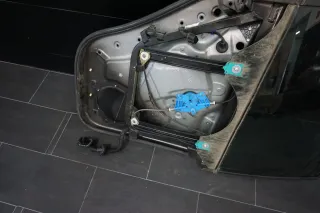 VW Touareg 7L Türrahmen Scheibenrahmen Scheibe hinten rechts 7L0839354 - Bild 5