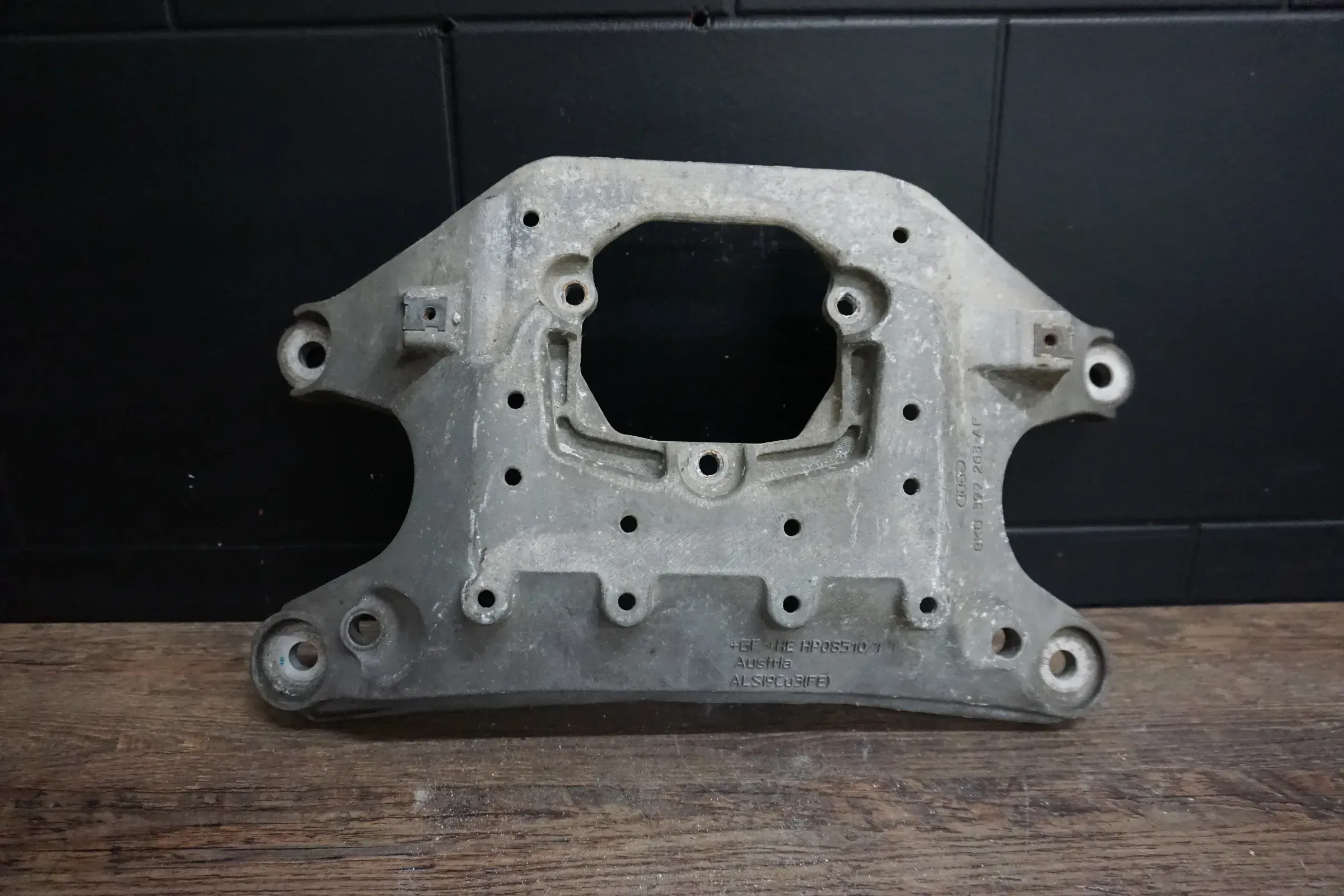 original Audi A4 8K VW Audi Getriebeträger Querträger Träger Halter 8K0399263AF - Bild 1