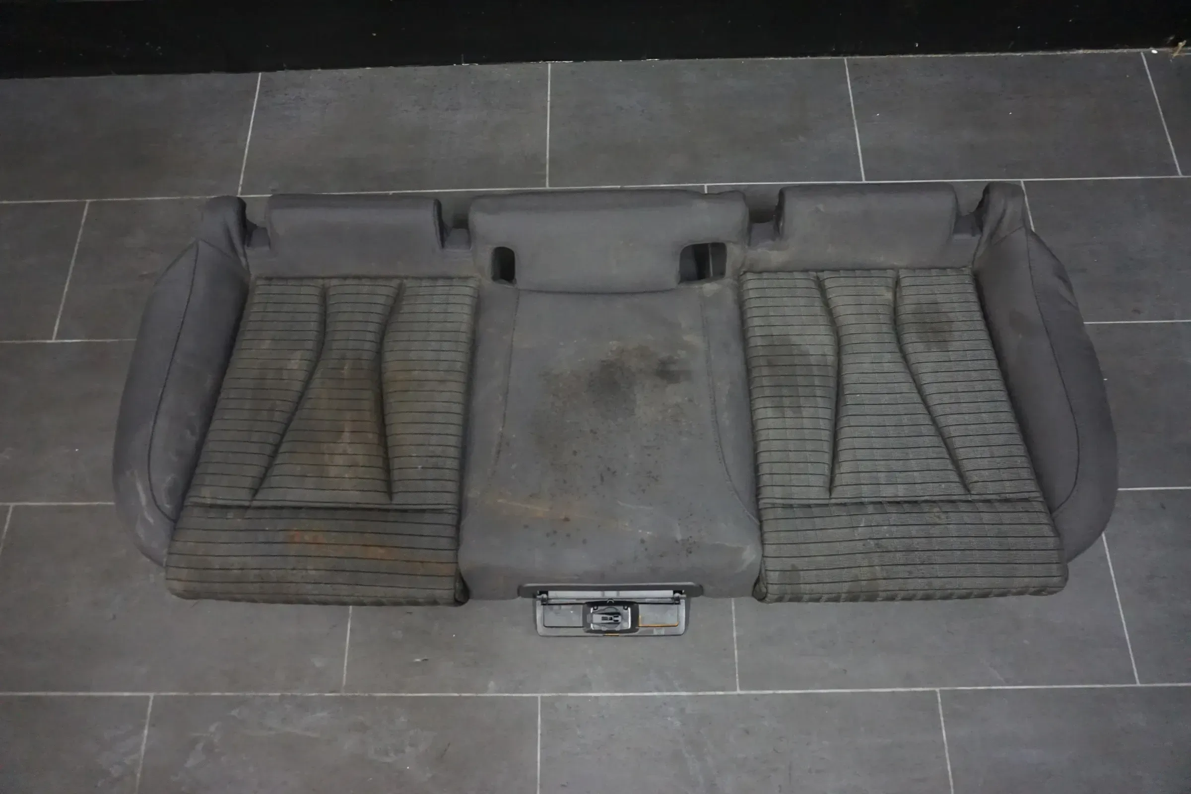 Audi A3 8V Limousine Sitzbank Rücksitz Rücksitzbank Stoff Sitz hinten Bj2014 - Bild 1
