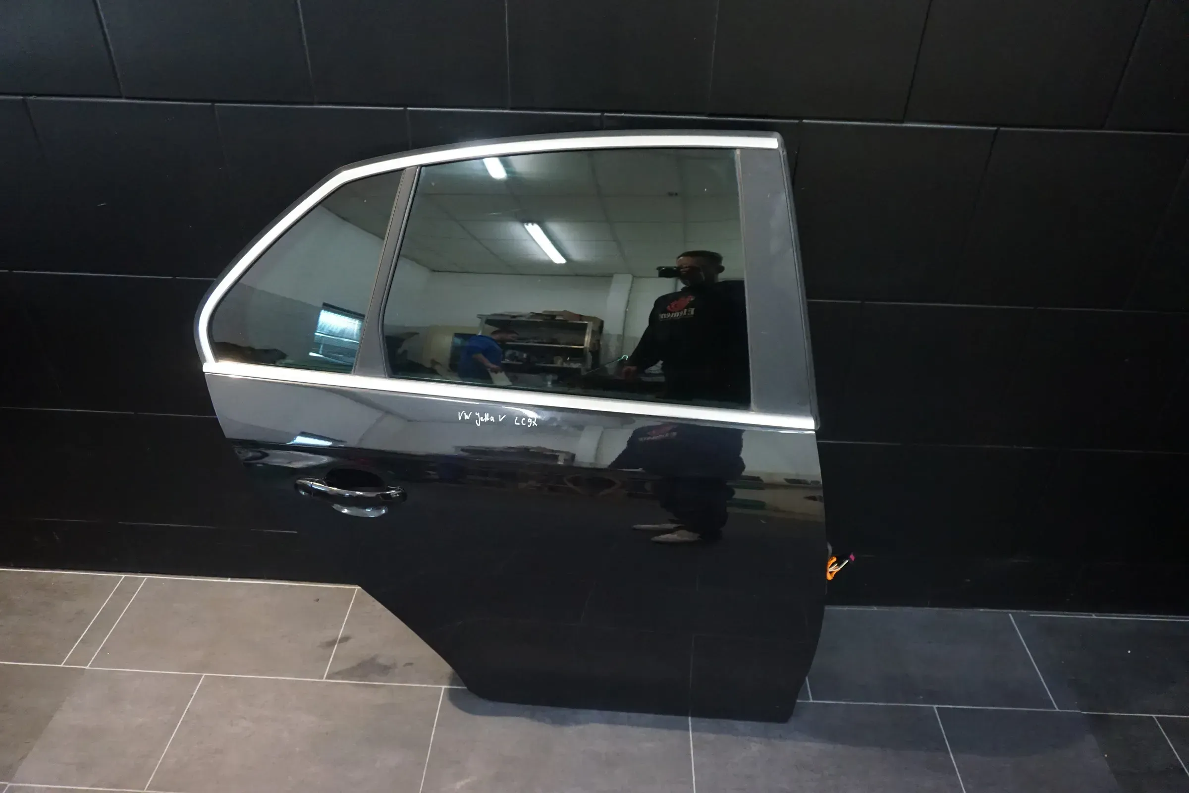 VW Jetta 5 V Bj.09 Tür HR hinten rechts LC9X Schwarz - Bild 1
