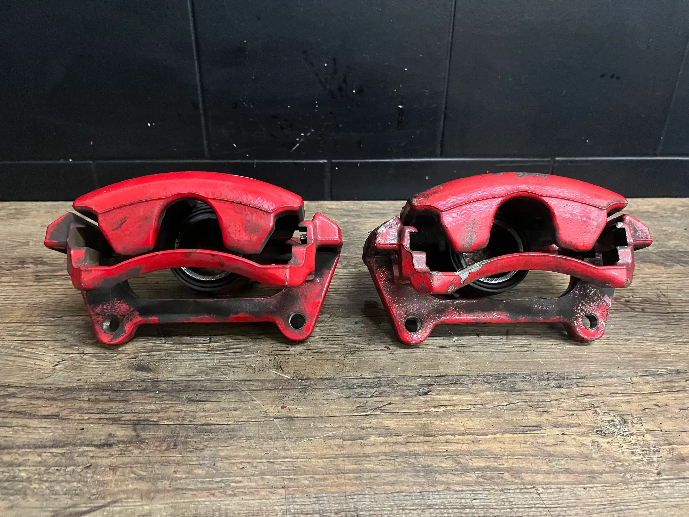 VW Polo 2G GTI 2,0 TSI 200 PS Bremssattel Träger vorn Links rechts ROT - Bild 1