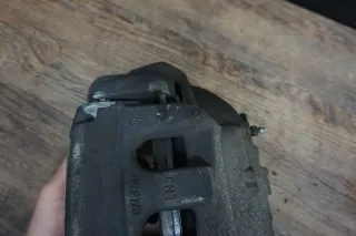 Original Bremssättel & -halterunge Links Vorne Gebraucht 2 - Bild 3