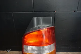 VW T5 Bus Rückleuchte Rücklicht rechts Heckklappe Hella 7H0945096G - Bild 2