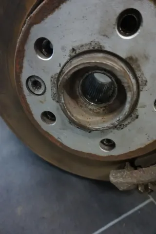 Achsschenkel VW T5 GP 2,0 TDI Radlagergehäuse hinten rechts komplett 7H0501414D - Bild 4