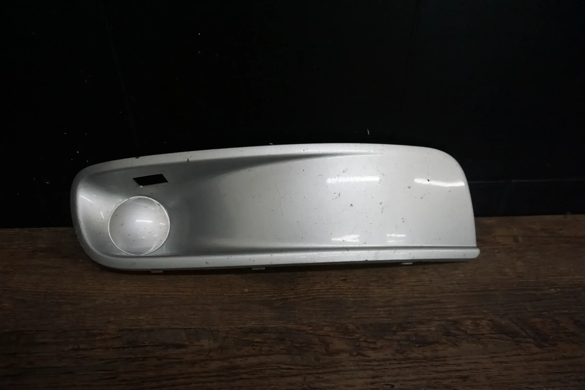 VW T5 Multivan Blende Stoßstange vorne rechts Silber LA7W 7H5807490A - Bild 1