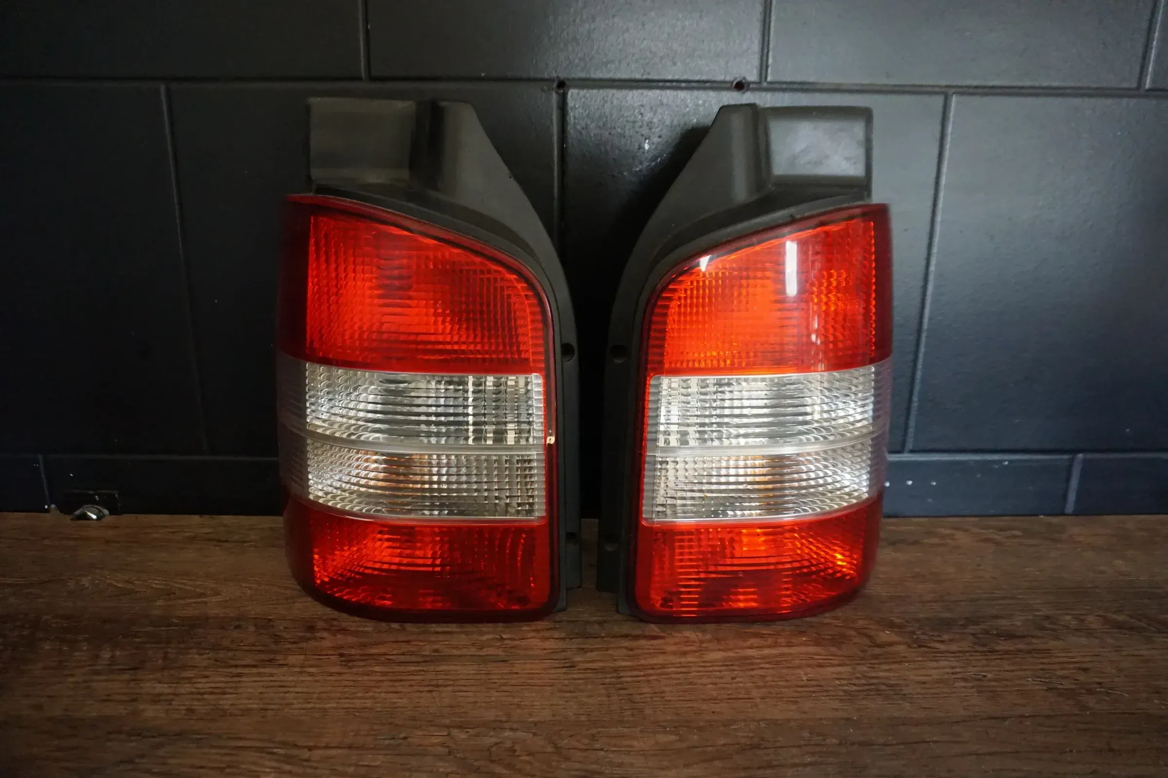 VW T5 Facelift Rückleuchten Transporter Caravelle Heckleuchten Klapptür - Bild 1
