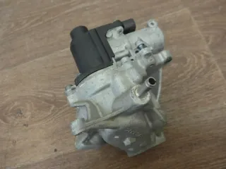 Original Audi Q7 4L 4.2TDI Porsche AGR Abgasrückführventil 057131501E - Bild 2