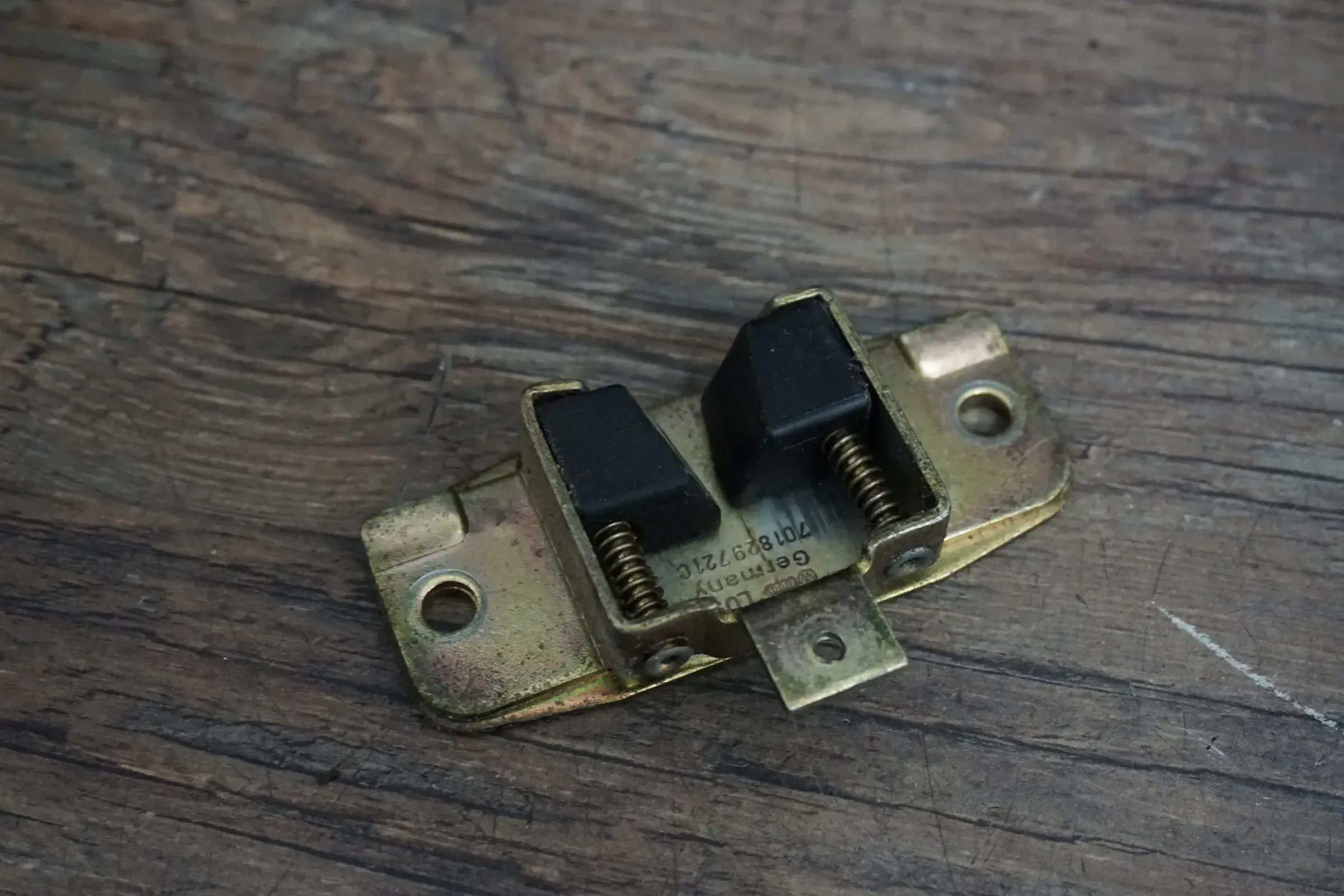 Original VW T4 Heckklappenführung Verriegelung Führung Heckklappe 701829721C - Bild 1
