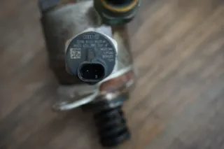 Audi A5 A4 A6 A8 Benzin Hoch Druck Einspritzpumpe Pumpe Einheit 06E127025M - Bild 5
