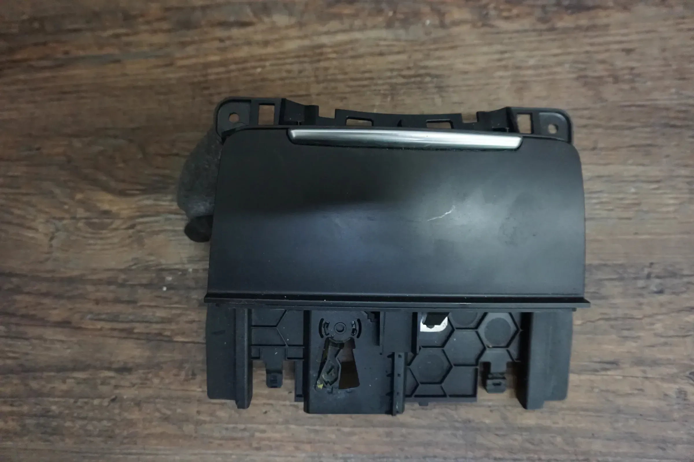 Audi A4 S4 8K A5 S5 Q5 Aschenbecher 8K0857965 Ascher Blende 12V schwarz - Bild 1