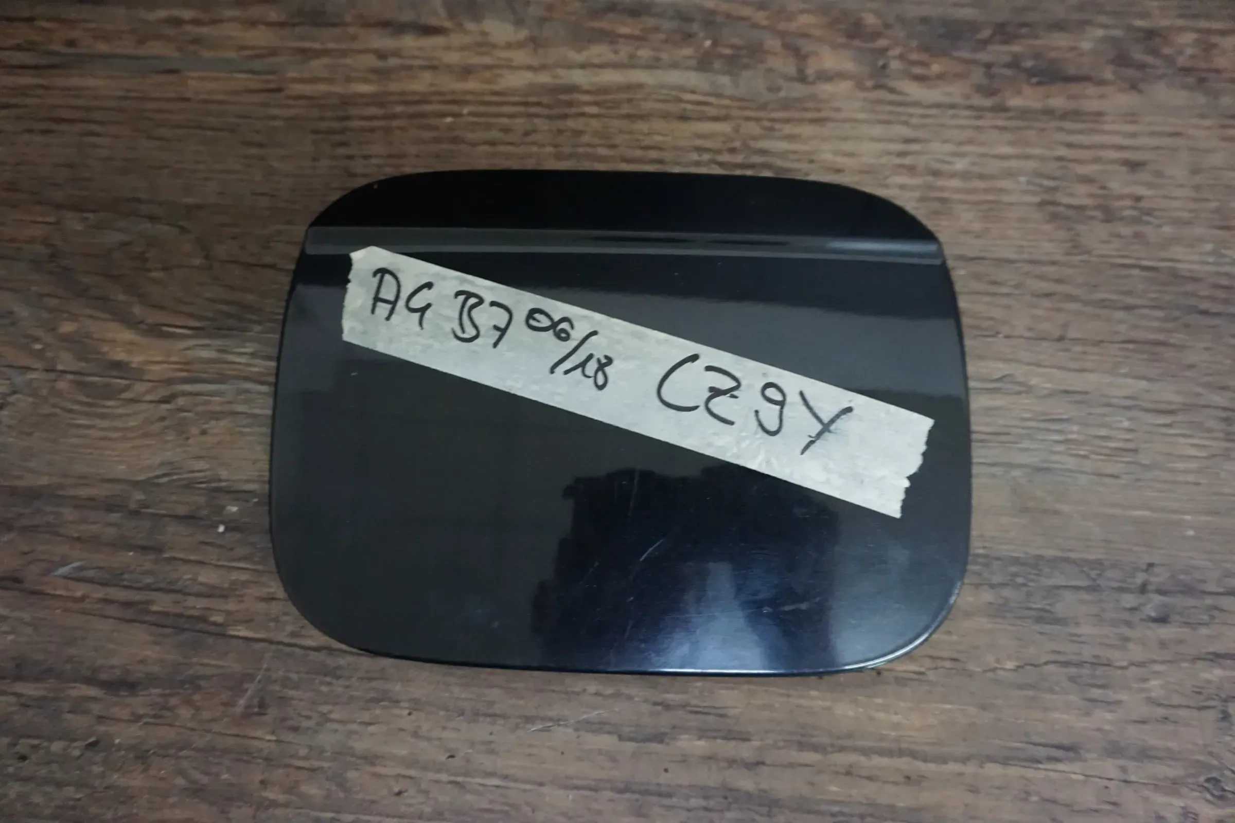 Original Audi A4 B7 8E Tankdeckel Tankkkappe Farbcode: LZ9Y 4E0010376R - Bild 1