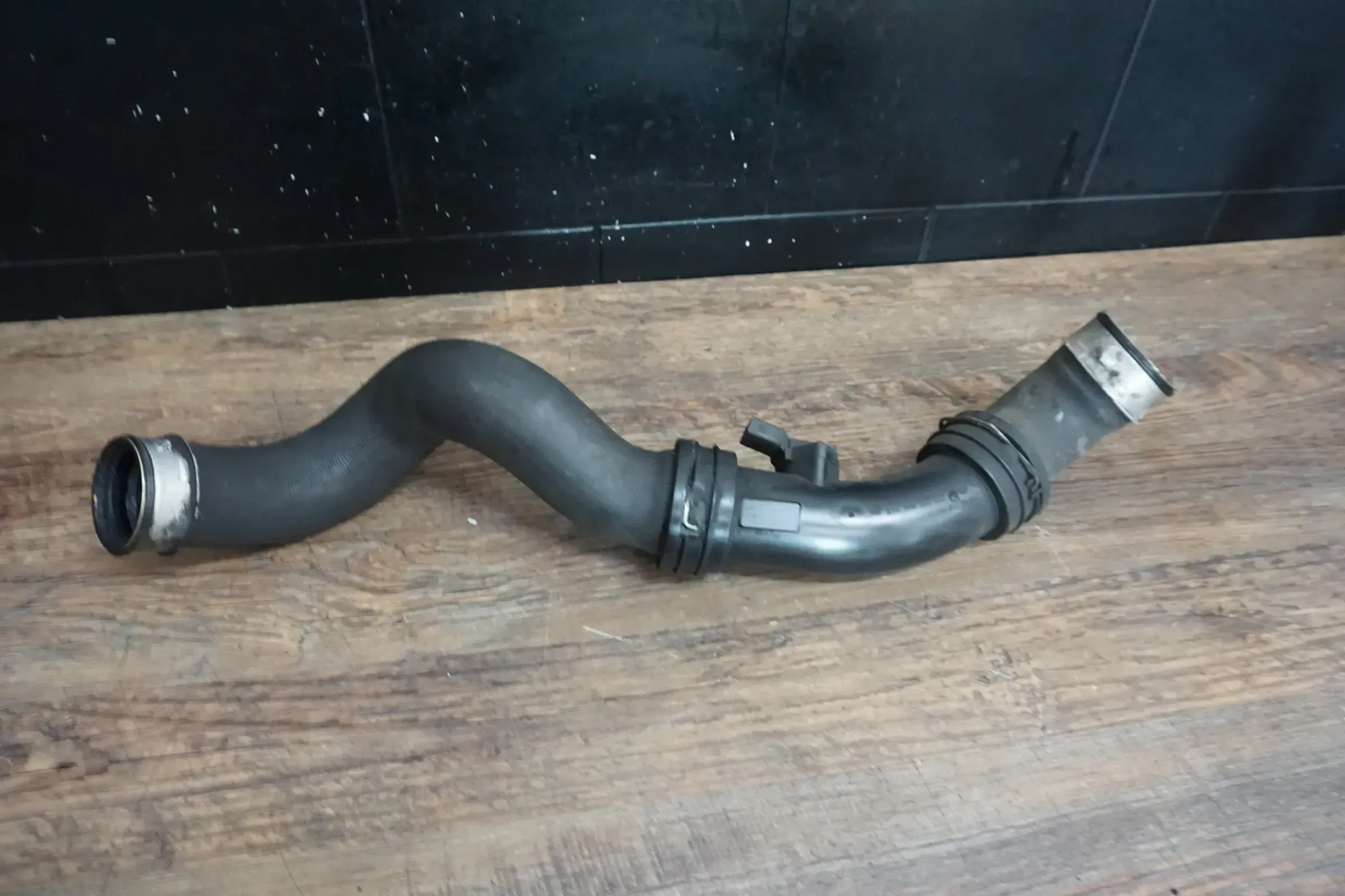 Original VW T5 7H TDI Ladeluftschlauch Ladeluftrohr 7H0145955JH 1.9TDI - Bild 1