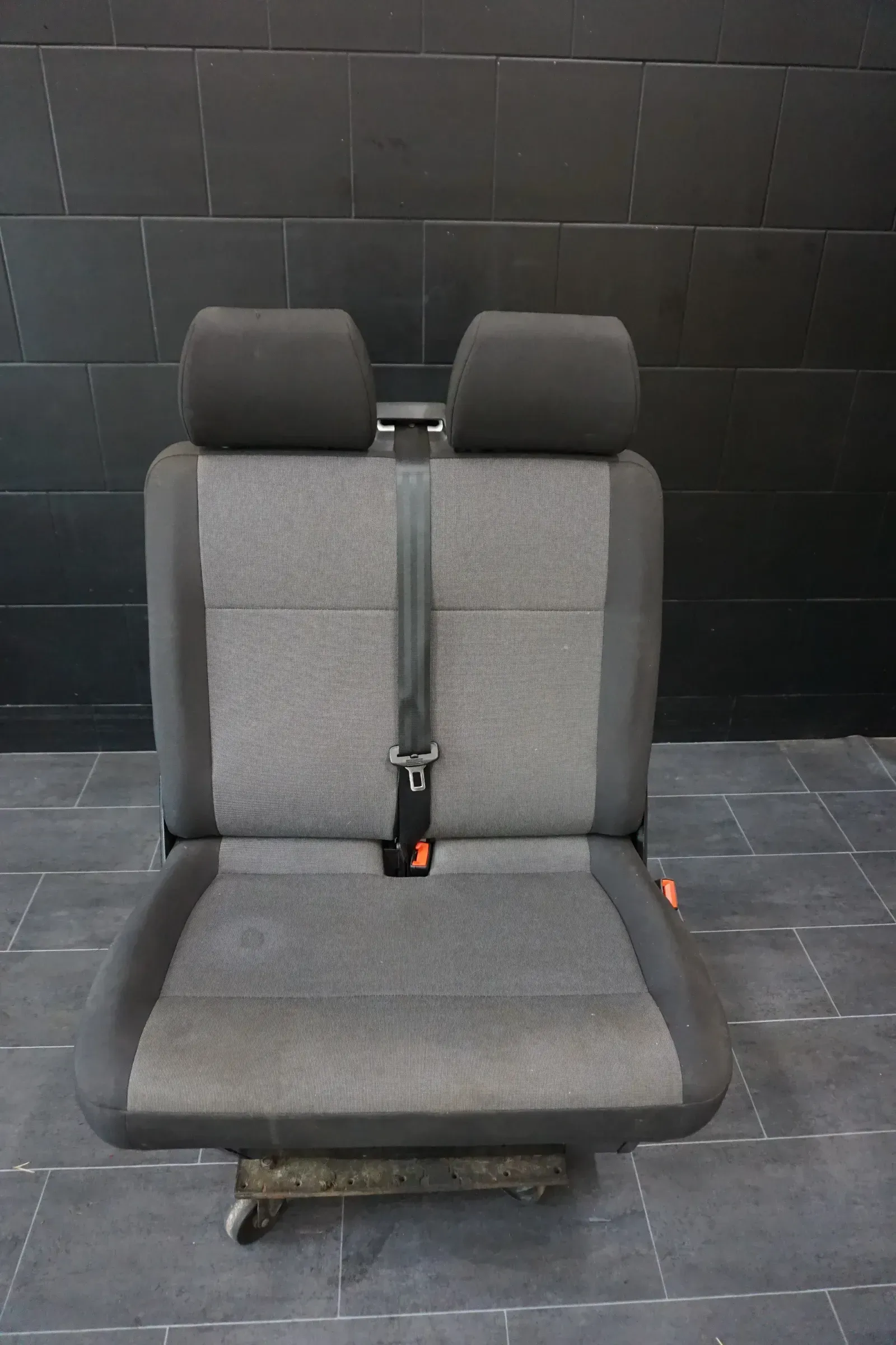 VW T6.1 T6 T5 Sitzbank Sitz Beifahrersitz 2er Doppelbank klappbar Schwarz grau - Bild 1