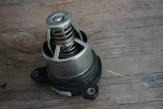Orig. Audi A4 S4 8W A5 S5 F5 A8 4N Q5 FY Thermostat 06M121115G Gehäuse 3.0 TFSI - Bild 2