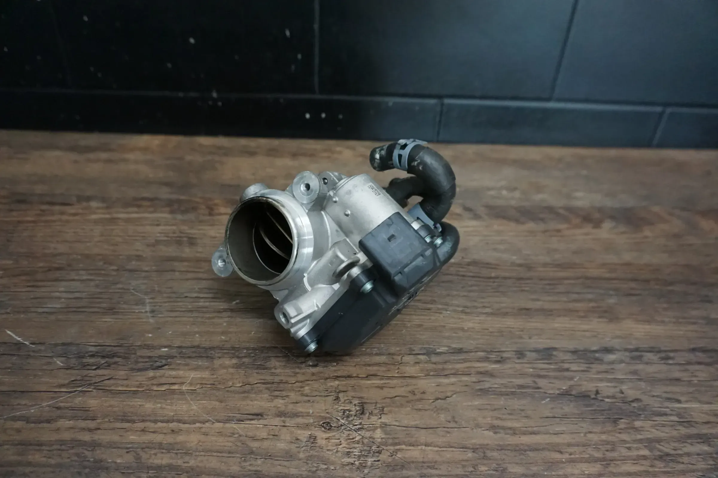 Audi VW Drosselklappe 04L128063T Reglerklappe Diesel 1.6 2.0 TDI 04L128637E - Bild 1