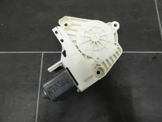 Audi A4 S4 8K A5 A6 Q7 RS6 Fensterhebermotor hinten rechts 8K0959812A - Bild 1