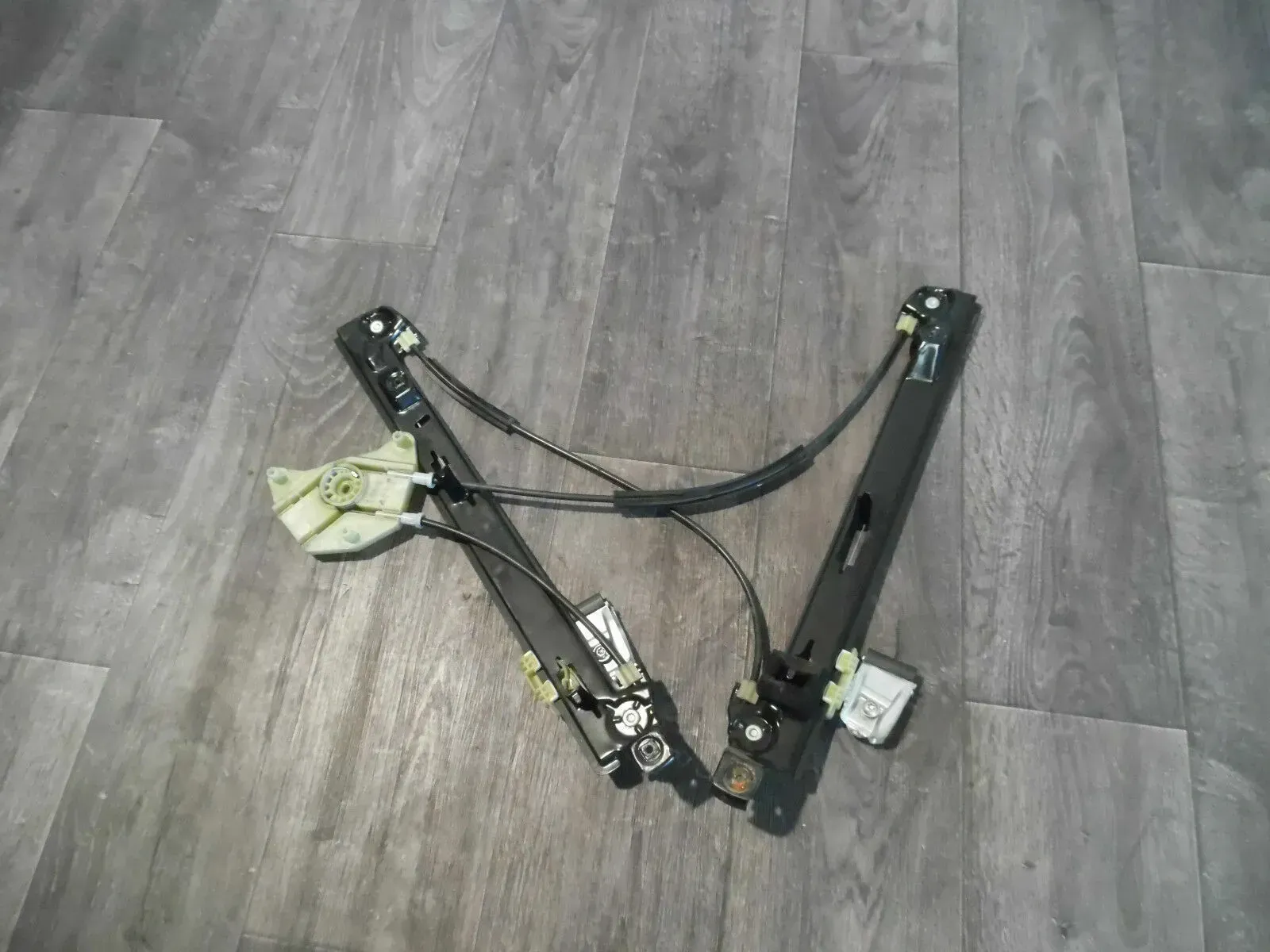 Fensterheber vorne rechts für EFH (ohne Motor) Seat Leon 1P elektrisch Gestänge - Bild 1
