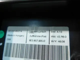 Audi A4 B7 8E S4 RS4 Ablagefach 8E0857925C Aufnahme für Schnittstelle ipod - Bild 4