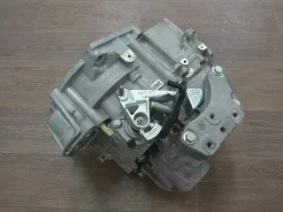 VW Passat B8 3G 2,0TDI 6-Gang Getriebe Schaltgetriebe RKN 5814km - Bild 2