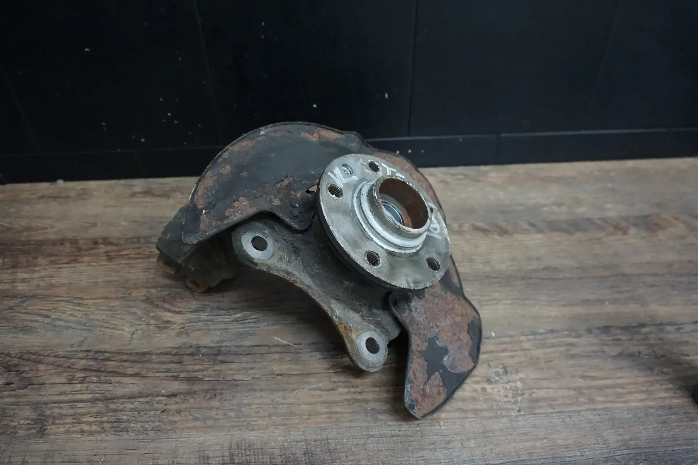 Achsschenkel vorn rechts VW T5 BUS 7H0407258G 2.5 96 KW 130 PS ABS Diesel - Bild 1
