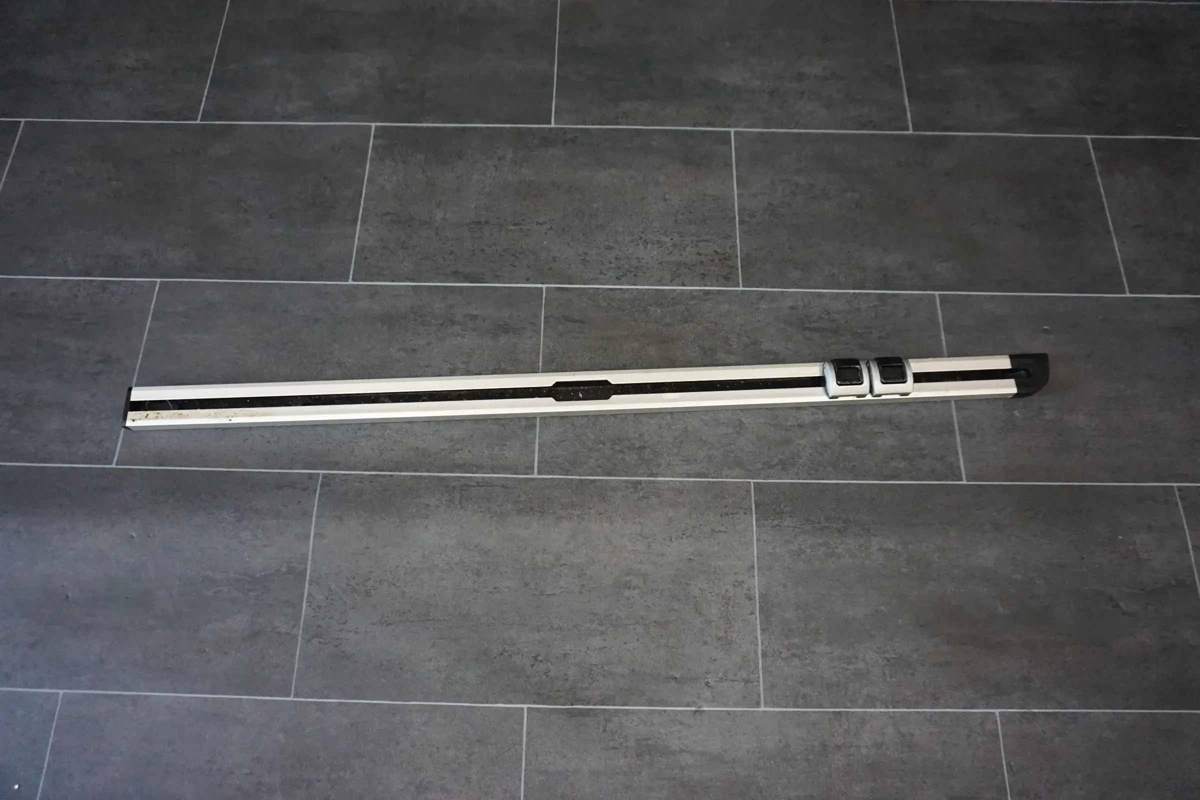 Alu Halteschiene links Audi A6 4F Avant Ladesystem Kofferraum 4F9863555A - Bild 1