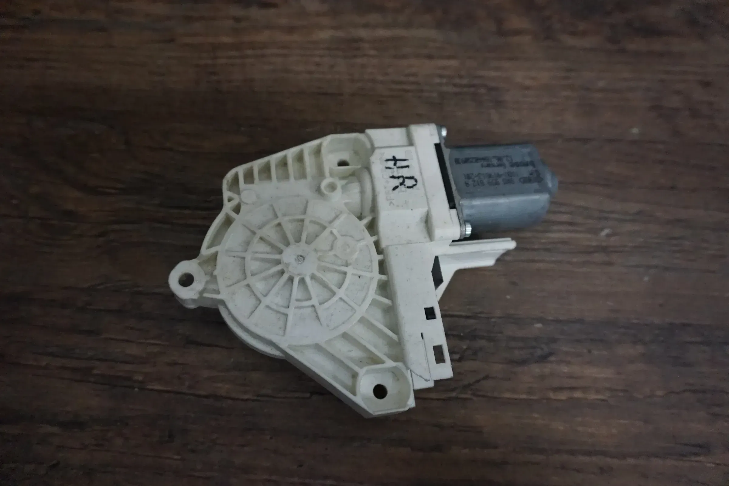 Audi A4 S4 8K A5 A6 Q7 RS6 Fensterhebermotor hinten rechts 8K0959812A - Bild 1