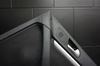 VW Tiguan 5N Türverkleidung Verkleidung Tür hinten rechts Dynaudio schwarz Leder - Bild 3