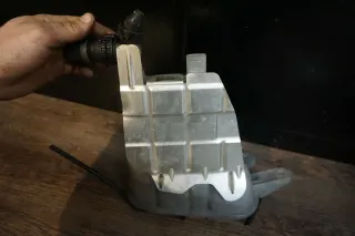 8K0121405E Seat Exeo CAGC 2.0 TDI Ausgleichsbehälter Behälter Kühlwasser Kühler - Bild 7