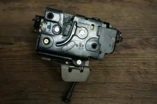 Original Audi A4 8E B6 Türschloss Schloss Tür hinten rechts 8E0839016C - Bild 4