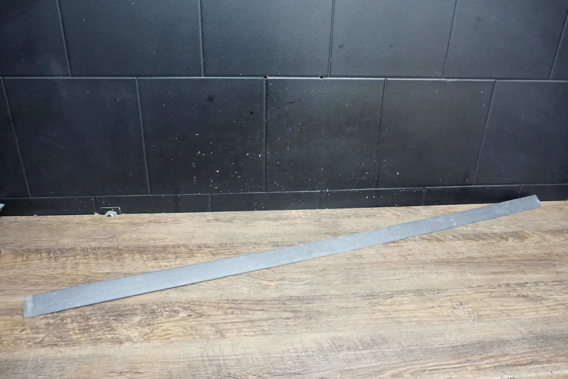 VW T5 Multivan Bodenmatte Teppich Befestigungsleiste 7H5864611 Original Schwarz - Bild 1
