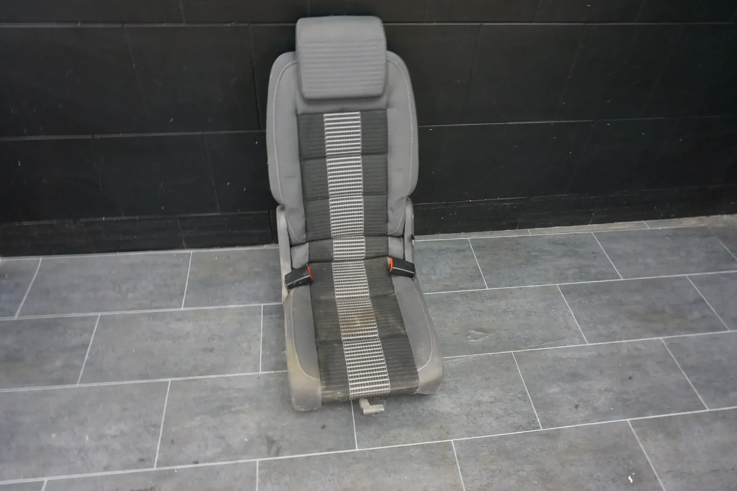 Sitz Sitzbank hinten für VW TOURAN 1 1T0883064B hinten mitte 09/2003 - Bild 1