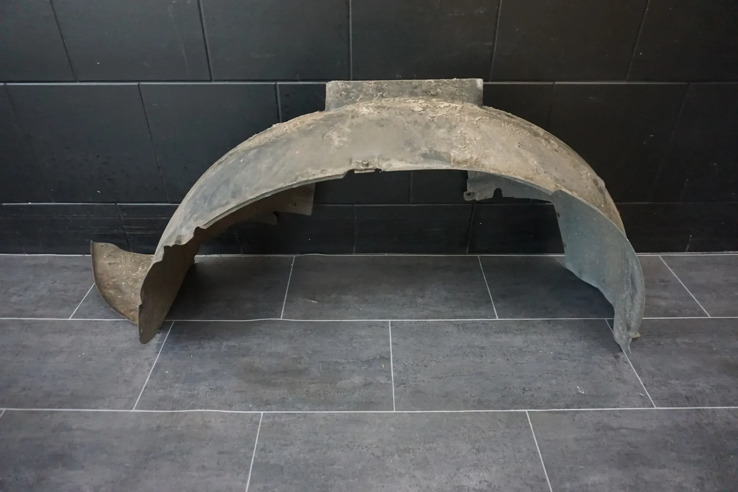 Radhausschale Radlauf Gehäuse Vorne Links 7H0809961B VW Caravelle Kurz Bj 2010 - Bild 1