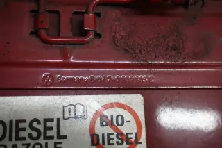 VW Bus T5 Tankdeckel 7H0809905E weiß R902 Deckel LA3H Rot - Bild 4