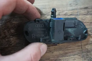 Audi A4 B8 8K A5 8T Scheibenwaschdüse rechts Spritzdüse beheizbar 8T0955988B - Bild 3