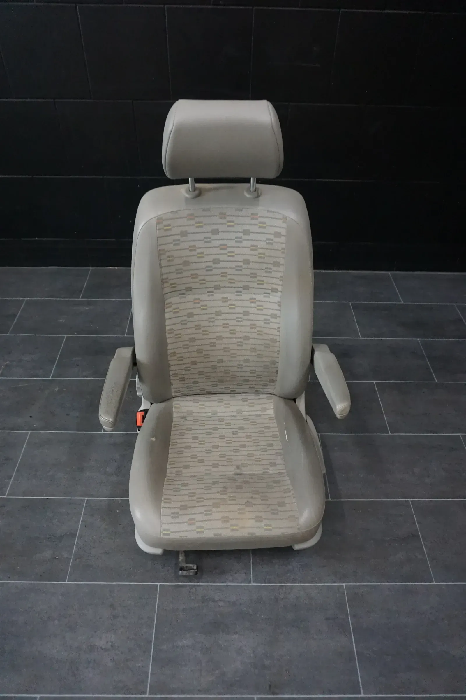 VW T5 T6 Sitz Fahrersitz Komfortsitz links Vorne Teilleder grau Pilotensitz - Bild 1