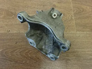 Audi A4 8E A6 4F 2,7 / 3,0 TDI Halter Motorhalter Motorträger rechts 8E0199308AK - Bild 3